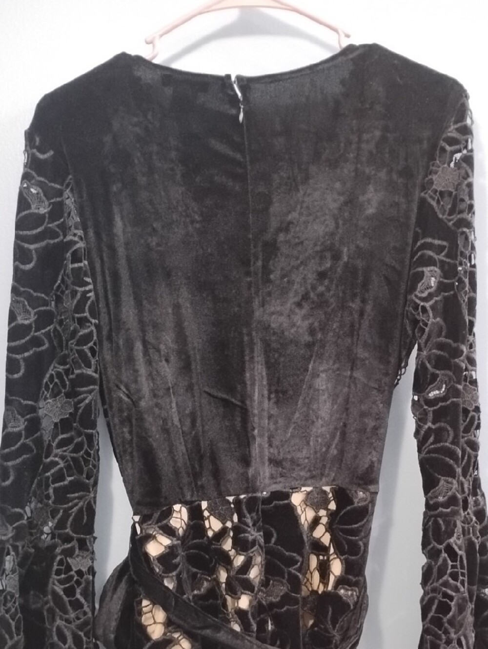 NWT Stunning VENUS 🖤 Black Lace-Trim Wrap Romper W/Belt Size Small - Picture 6 of 7